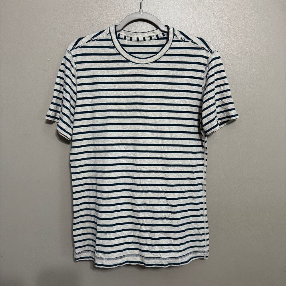 Lululemon men’s basic stripped tee size small